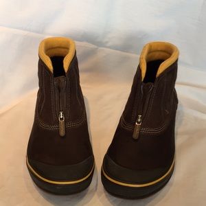 Clarks waterproof ankle boots sz9